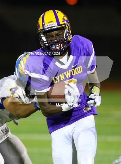 Thumbnail 1 in Lynwood vs. Verbum Dei  photogallery.