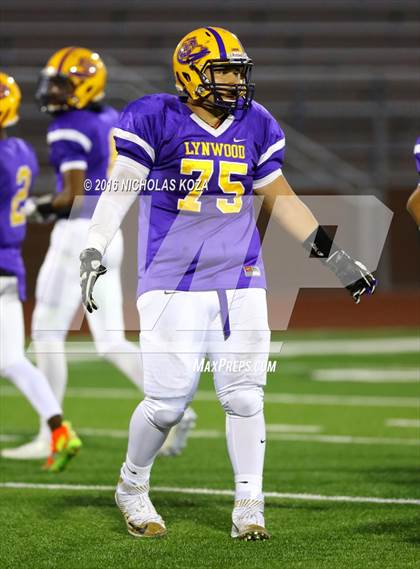 Thumbnail 1 in Lynwood vs. Verbum Dei  photogallery.