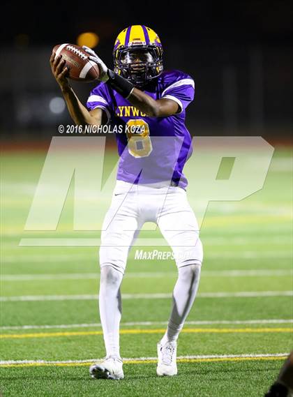 Thumbnail 3 in Lynwood vs. Verbum Dei  photogallery.