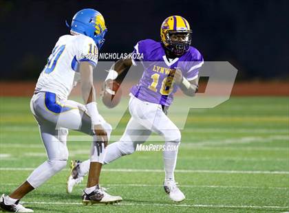 Thumbnail 2 in Lynwood vs. Verbum Dei  photogallery.