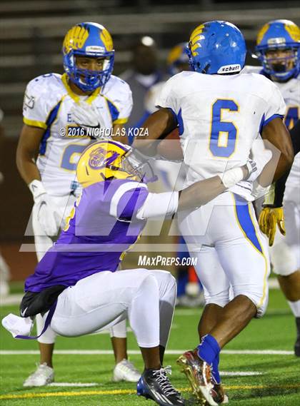 Thumbnail 3 in Lynwood vs. Verbum Dei  photogallery.