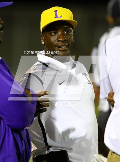 Thumbnail 1 in Lynwood vs. Verbum Dei  photogallery.