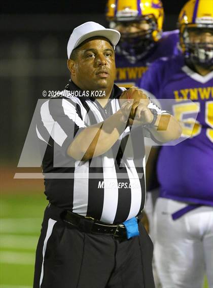 Thumbnail 1 in Lynwood vs. Verbum Dei  photogallery.