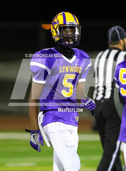 Thumbnail 1 in Lynwood vs. Verbum Dei  photogallery.