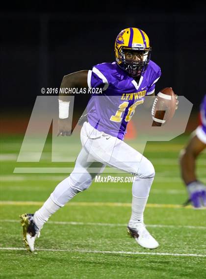 Thumbnail 2 in Lynwood vs. Verbum Dei  photogallery.