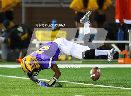 Thumbnail 3 in Lynwood vs. Verbum Dei  photogallery.