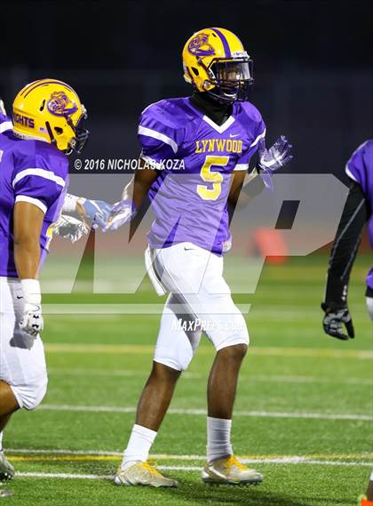 Thumbnail 1 in Lynwood vs. Verbum Dei  photogallery.