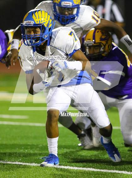 Thumbnail 3 in Lynwood vs. Verbum Dei  photogallery.