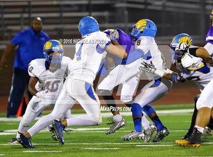 Thumbnail 1 in Lynwood vs. Verbum Dei  photogallery.