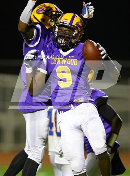 Thumbnail 3 in Lynwood vs. Verbum Dei  photogallery.