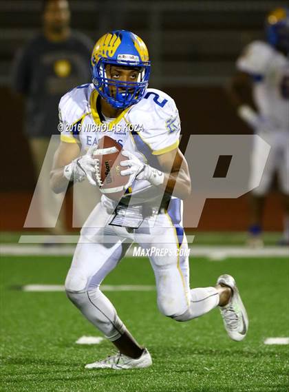 Thumbnail 3 in Lynwood vs. Verbum Dei  photogallery.