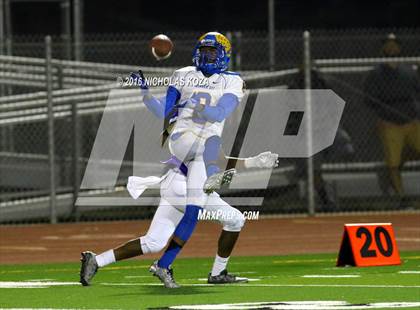 Thumbnail 2 in Lynwood vs. Verbum Dei  photogallery.