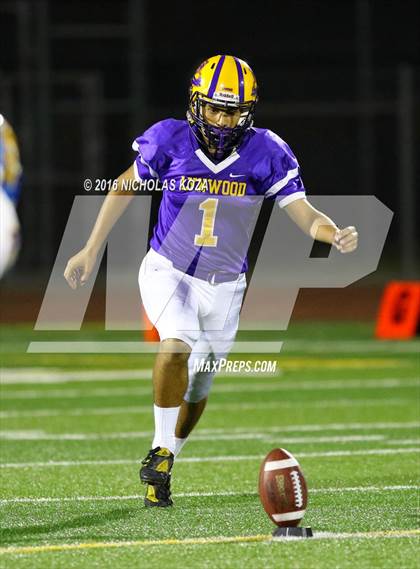 Thumbnail 1 in Lynwood vs. Verbum Dei  photogallery.