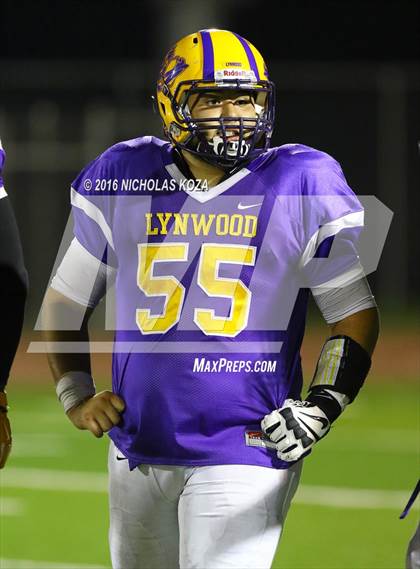 Thumbnail 1 in Lynwood vs. Verbum Dei  photogallery.