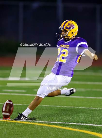 Thumbnail 2 in Lynwood vs. Verbum Dei  photogallery.
