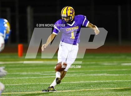 Thumbnail 1 in Lynwood vs. Verbum Dei  photogallery.