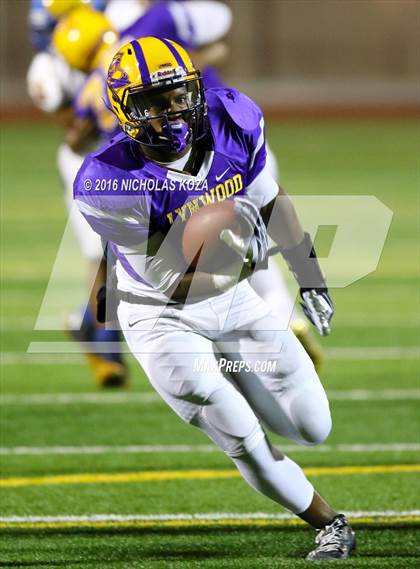 Thumbnail 1 in Lynwood vs. Verbum Dei  photogallery.