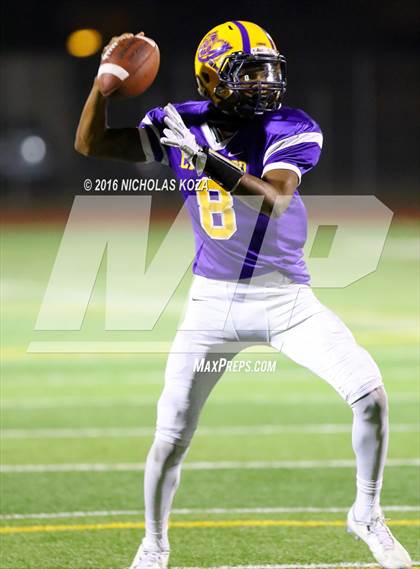 Thumbnail 2 in Lynwood vs. Verbum Dei  photogallery.