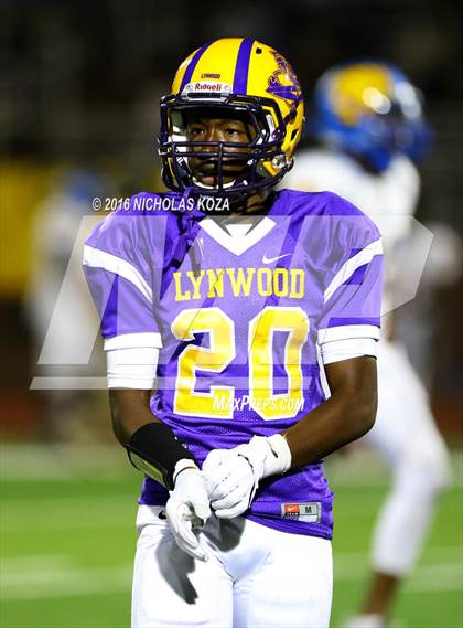 Thumbnail 2 in Lynwood vs. Verbum Dei  photogallery.