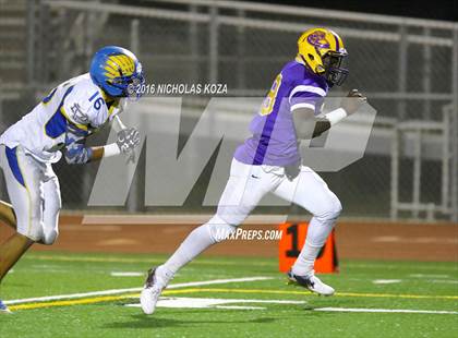 Thumbnail 2 in Lynwood vs. Verbum Dei  photogallery.