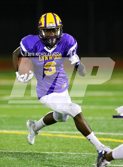 Thumbnail 3 in Lynwood vs. Verbum Dei  photogallery.