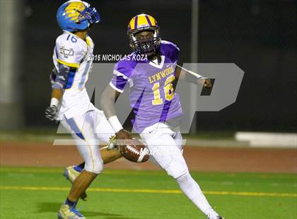 Thumbnail 1 in Lynwood vs. Verbum Dei  photogallery.