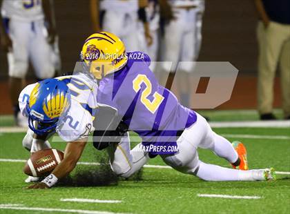 Thumbnail 1 in Lynwood vs. Verbum Dei  photogallery.