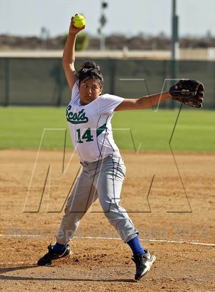 Thumbnail 3 in Highland vs Tulare Western (Mira Monte Invitational) photogallery.