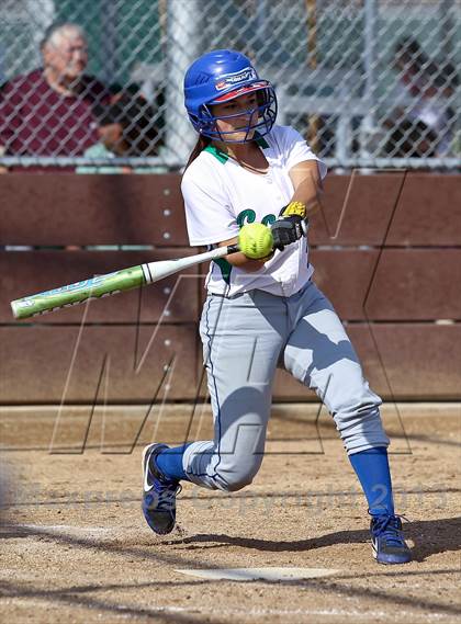 Thumbnail 2 in Highland vs Tulare Western (Mira Monte Invitational) photogallery.
