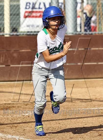 Thumbnail 3 in Highland vs Tulare Western (Mira Monte Invitational) photogallery.