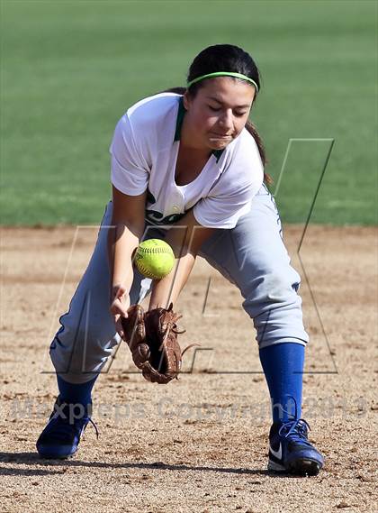 Thumbnail 1 in Highland vs Tulare Western (Mira Monte Invitational) photogallery.