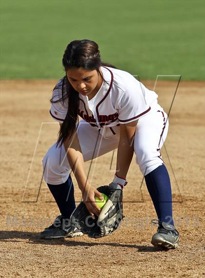 Thumbnail 1 in Highland vs Tulare Western (Mira Monte Invitational) photogallery.