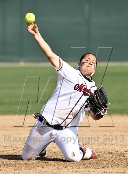 Thumbnail 3 in Highland vs Tulare Western (Mira Monte Invitational) photogallery.