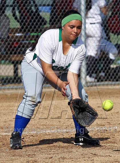 Thumbnail 3 in Highland vs Tulare Western (Mira Monte Invitational) photogallery.