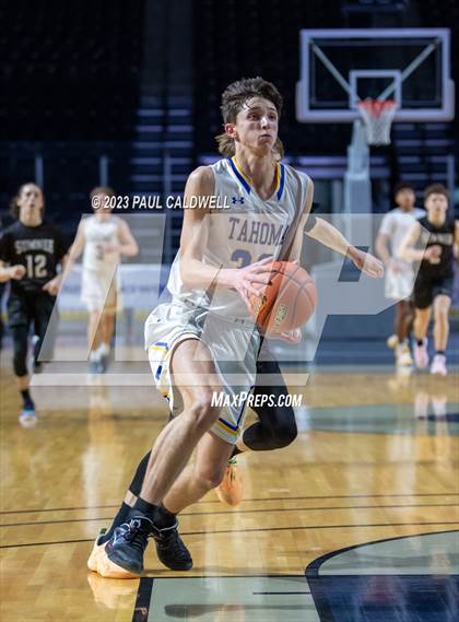 Thumbnail 3 in Tahoma vs. Sumner (King Showcase) photogallery.