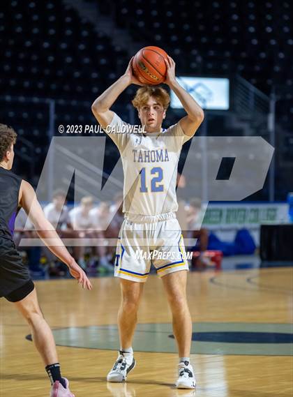 Thumbnail 2 in Tahoma vs. Sumner (King Showcase) photogallery.