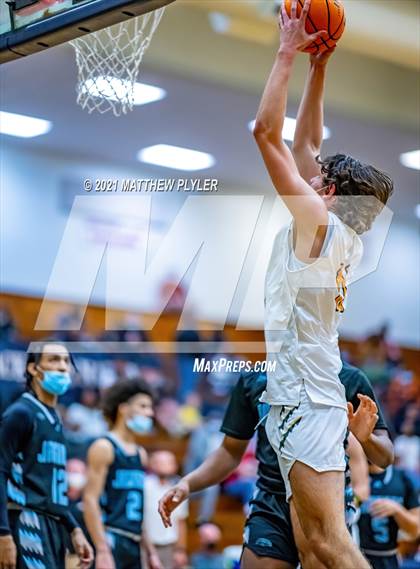 Thumbnail 3 in Overhills vs Apex (Yellow Jacket Christmas Classic Tournament) photogallery.