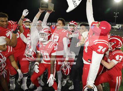 Thumbnail 3 in Mater Dei vs. Serra (CIF Open Division State Final) photogallery.