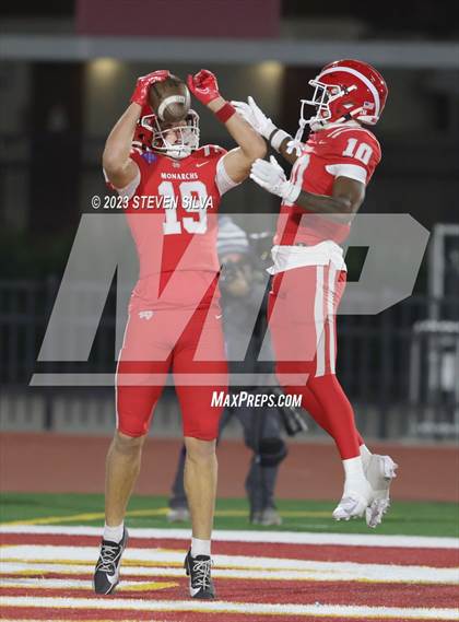 Thumbnail 1 in Mater Dei vs. Serra (CIF Open Division State Final) photogallery.