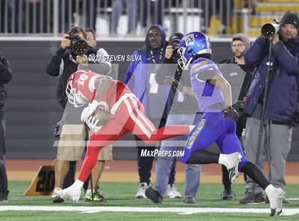 Thumbnail 3 in Mater Dei vs. Serra (CIF Open Division State Final) photogallery.
