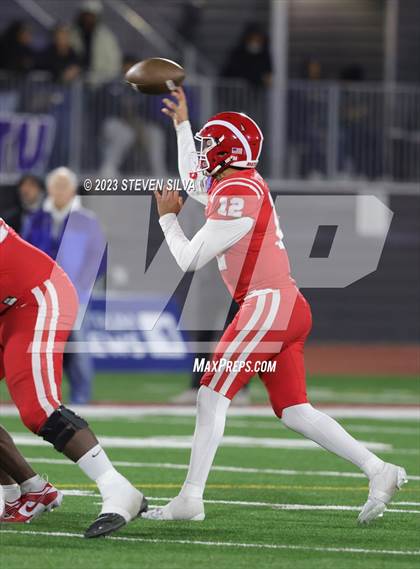 Thumbnail 2 in Mater Dei vs. Serra (CIF Open Division State Final) photogallery.