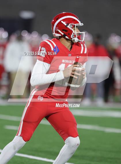 Thumbnail 2 in Mater Dei vs. Serra (CIF Open Division State Final) photogallery.