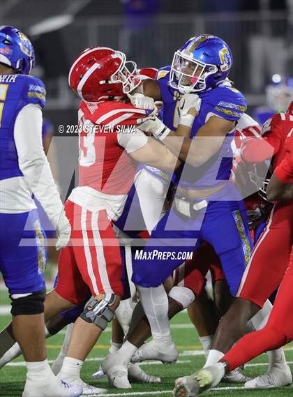 Thumbnail 1 in Mater Dei vs. Serra (CIF Open Division State Final) photogallery.