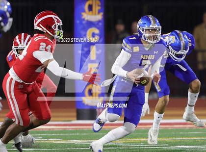 Thumbnail 2 in Mater Dei vs. Serra (CIF Open Division State Final) photogallery.