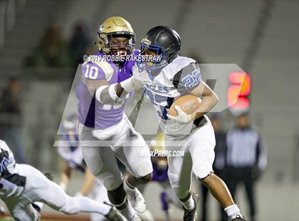 Thumbnail 2 in Mart vs. Detroit (UIL 2A Division 2 Region 3 Area Playoff) photogallery.