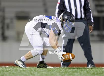 Thumbnail 2 in Mart vs. Detroit (UIL 2A Division 2 Region 3 Area Playoff) photogallery.