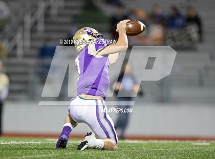 Thumbnail 3 in Mart vs. Detroit (UIL 2A Division 2 Region 3 Area Playoff) photogallery.