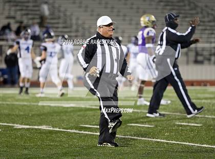 Thumbnail 2 in Mart vs. Detroit (UIL 2A Division 2 Region 3 Area Playoff) photogallery.