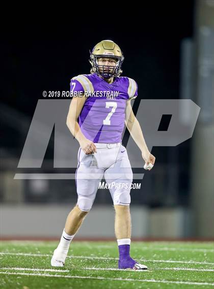 Thumbnail 2 in Mart vs. Detroit (UIL 2A Division 2 Region 3 Area Playoff) photogallery.