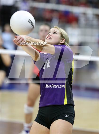 Thumbnail 2 in Kit Carson vs. La Veta (CHSAA 1A Final) photogallery.